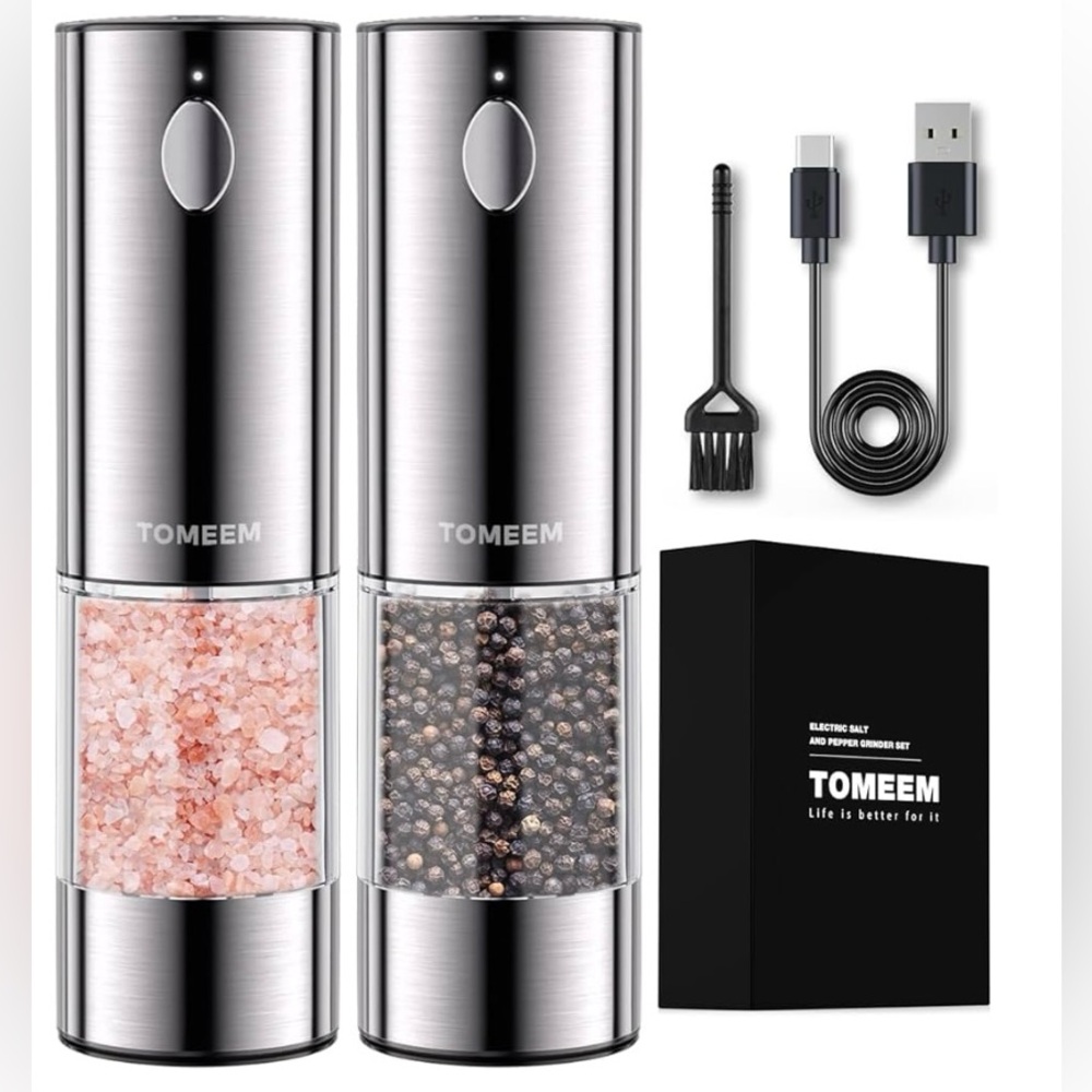 NWT Silver and Black Kitchen Tools Set with Sleek Design